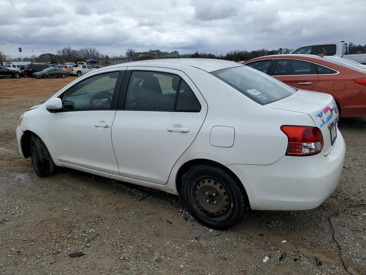 2012 Toyota Yaris - Image 2