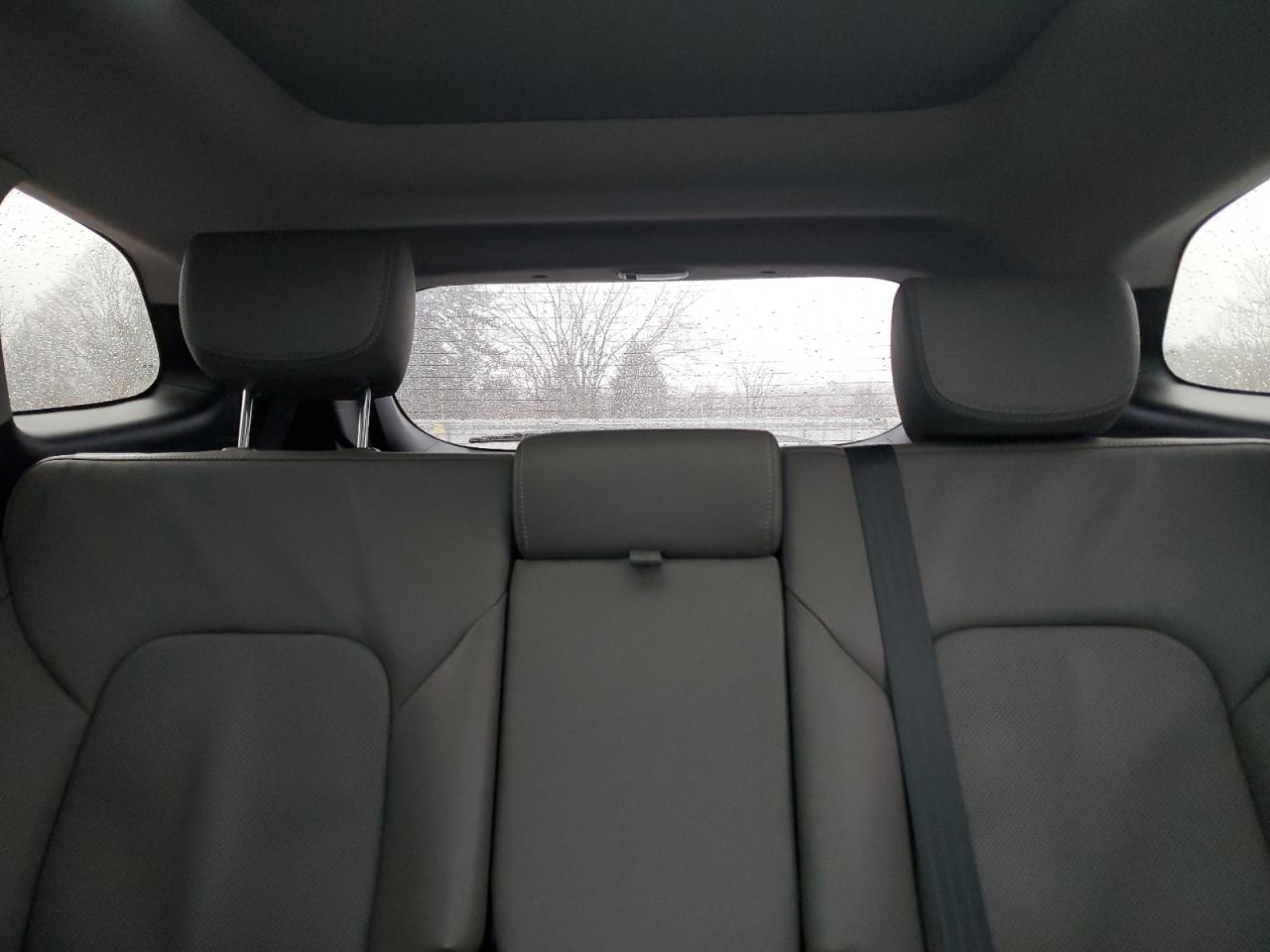 2015 Hyundai Santa Fe - Image 10