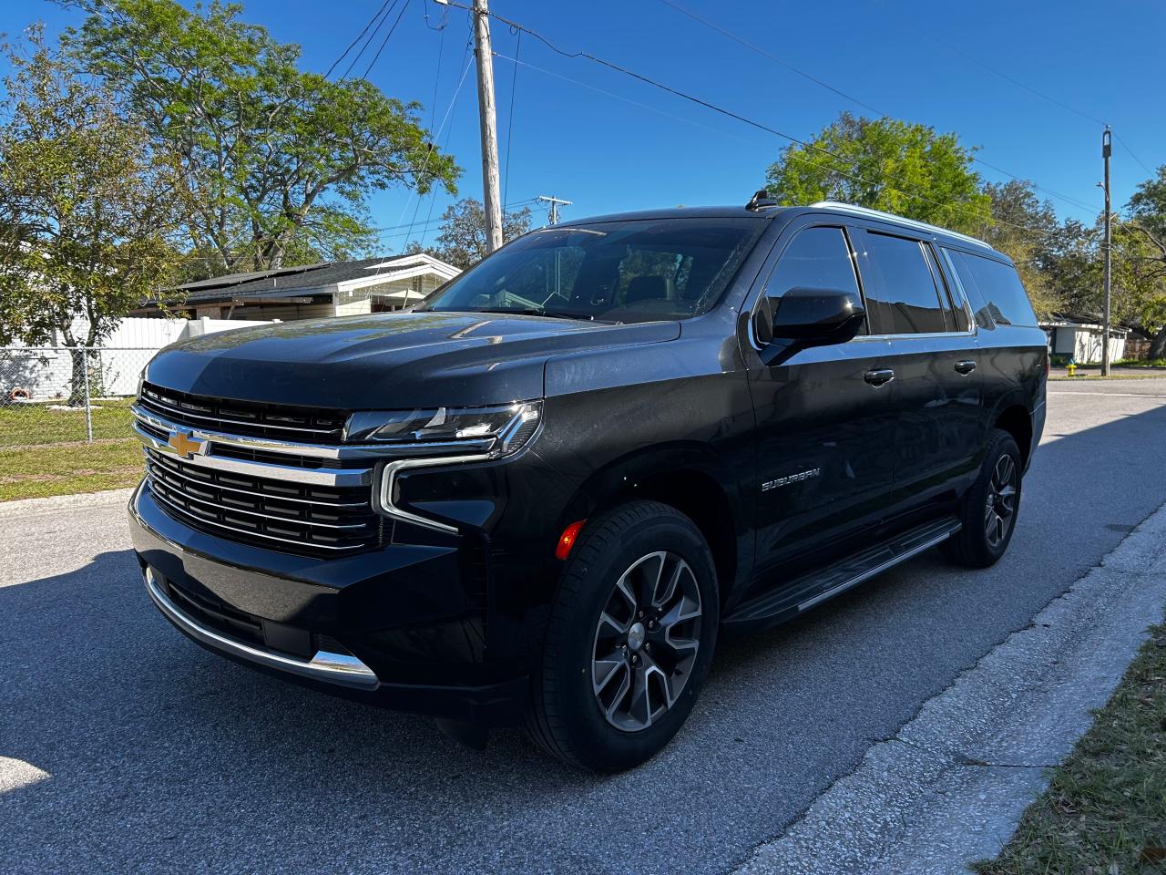 2021 Chevrolet Suburban - Image 2