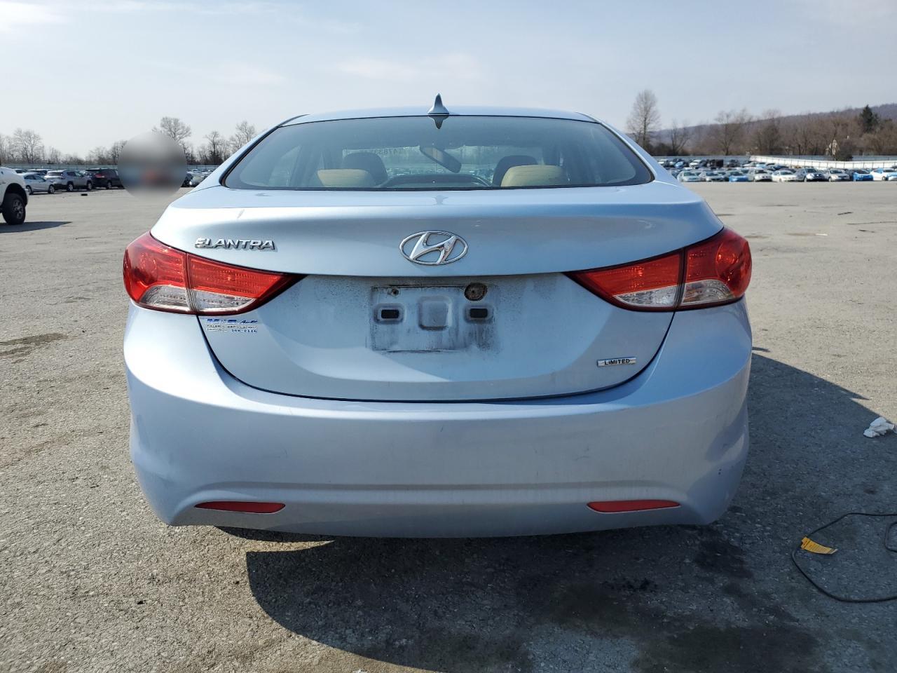 2011 Hyundai Elantra - Image 6