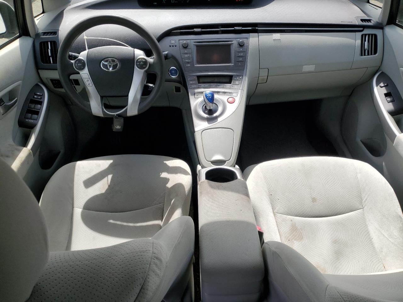 2013 Toyota Prius - Image 8