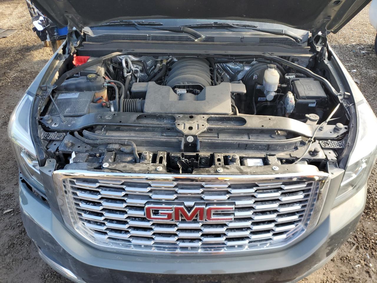 2018 GMC Yukon - Image 12