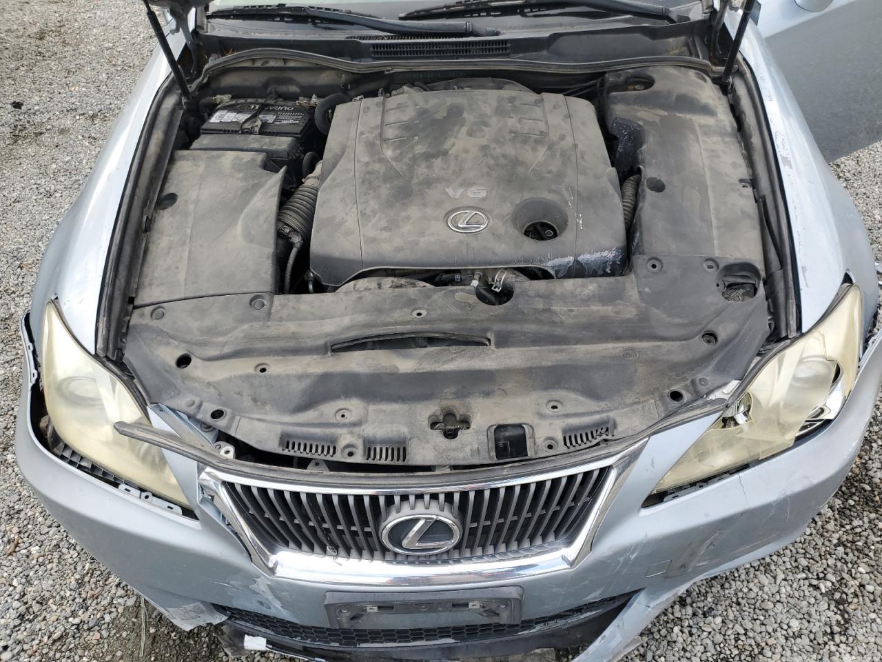 2010 Lexus IS - Image 11
