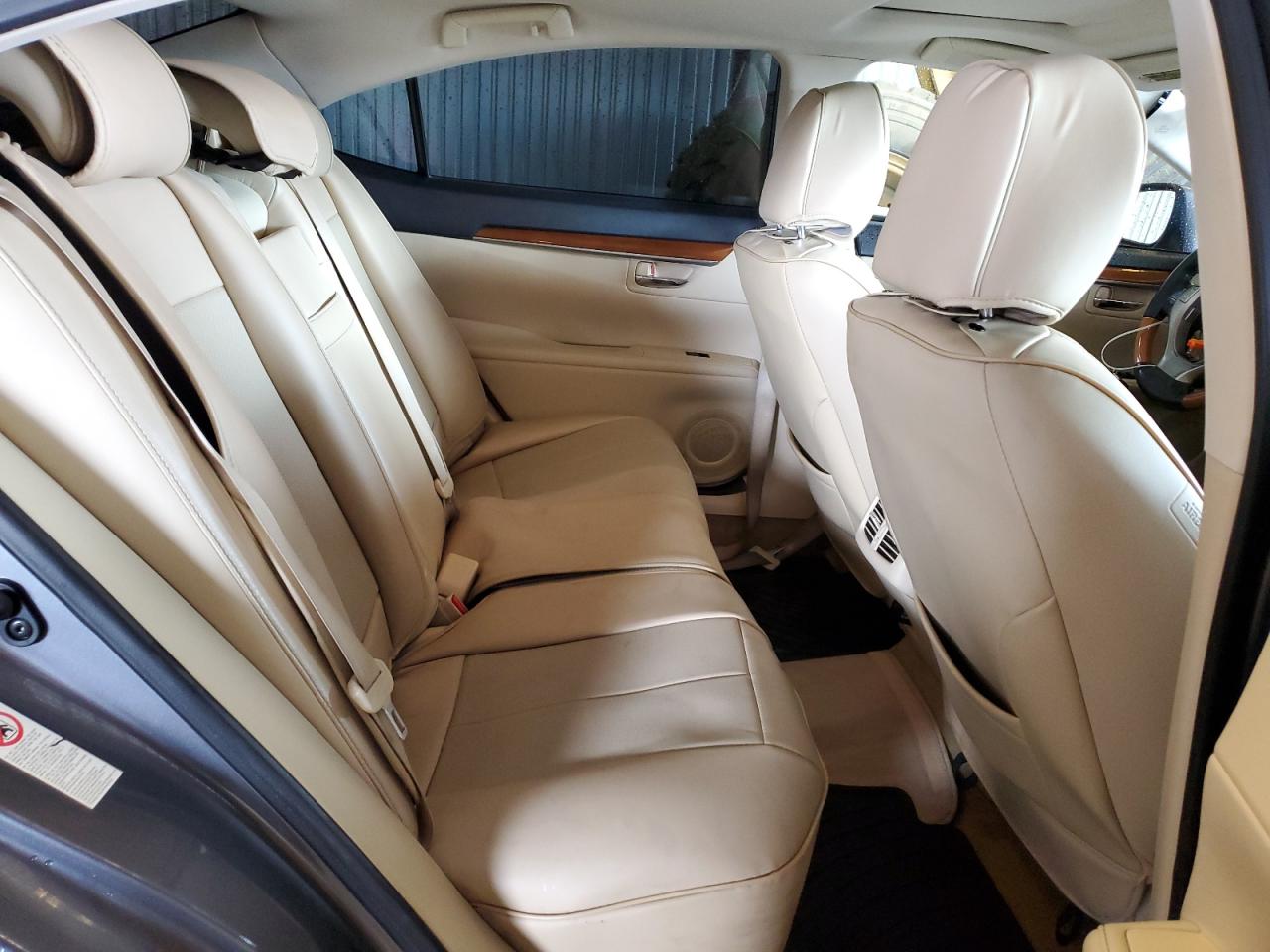 2014 Lexus ES - Image 10
