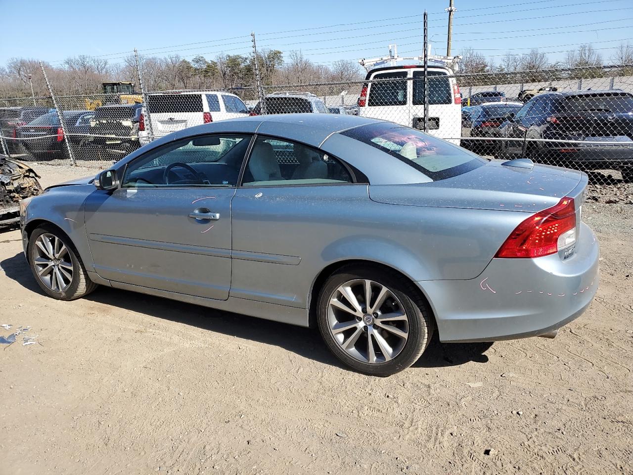 2011 Volvo C70 - Image 2