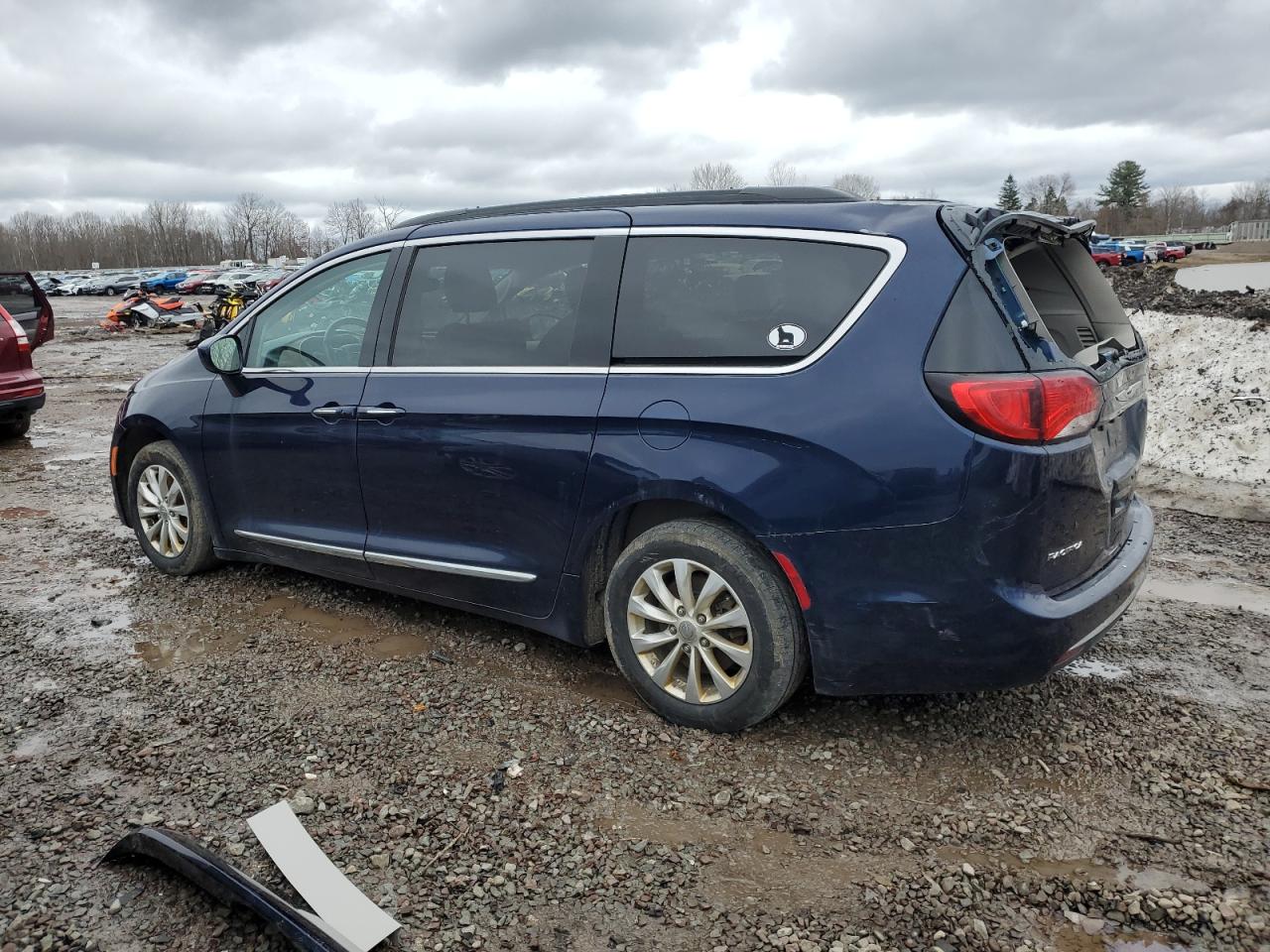 2017 Chrysler Pacifica - Image 2