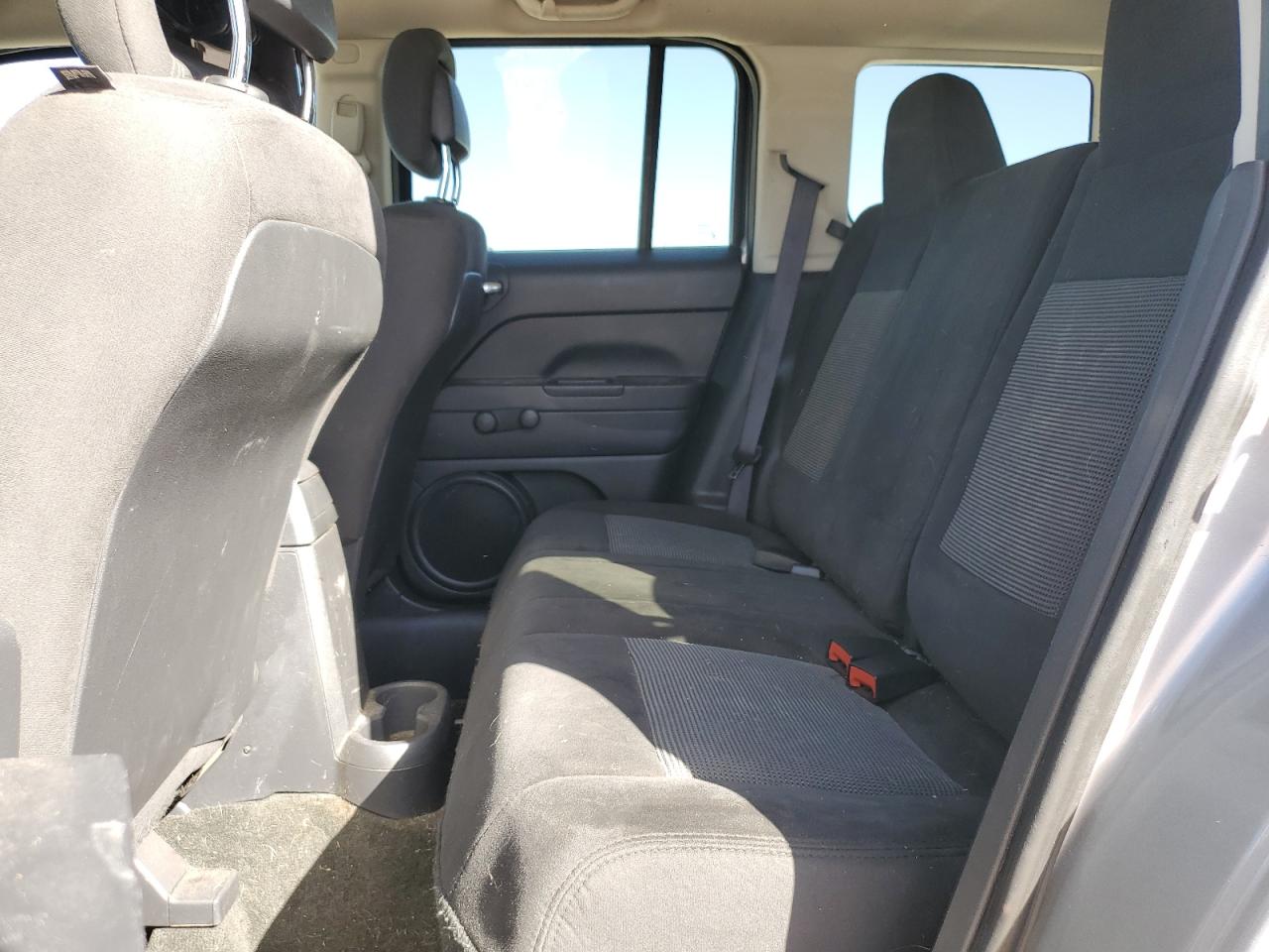 2016 Jeep Liberty (Patriot) - Image 11