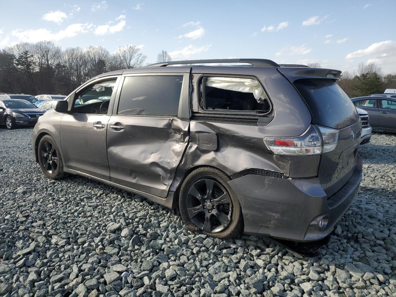 2015 Toyota Sienna - Image 2