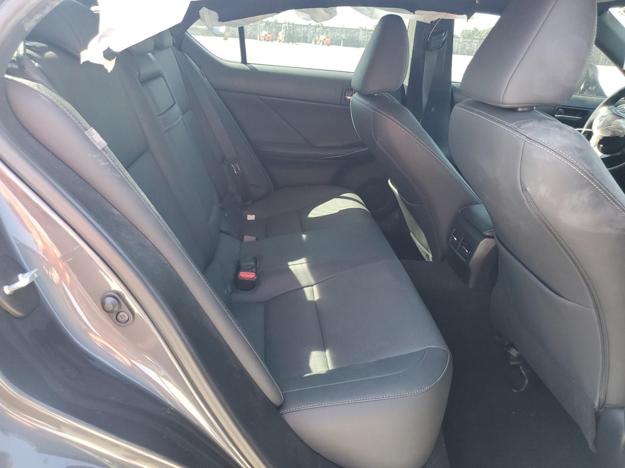 2021 Lexus IS - Image 11