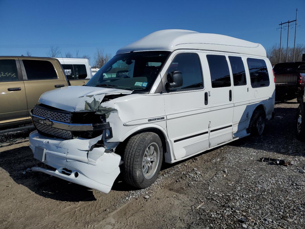 2005 Chevrolet Express - Image 1