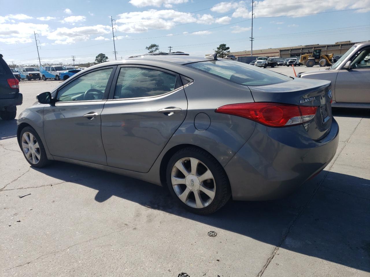 2013 Hyundai Elantra - Image 2