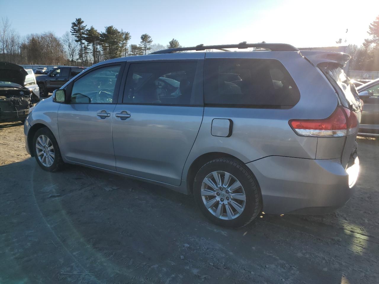 2013 Toyota Sienna - Image 2