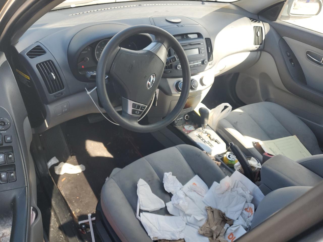 2010 Hyundai Elantra - Image 8