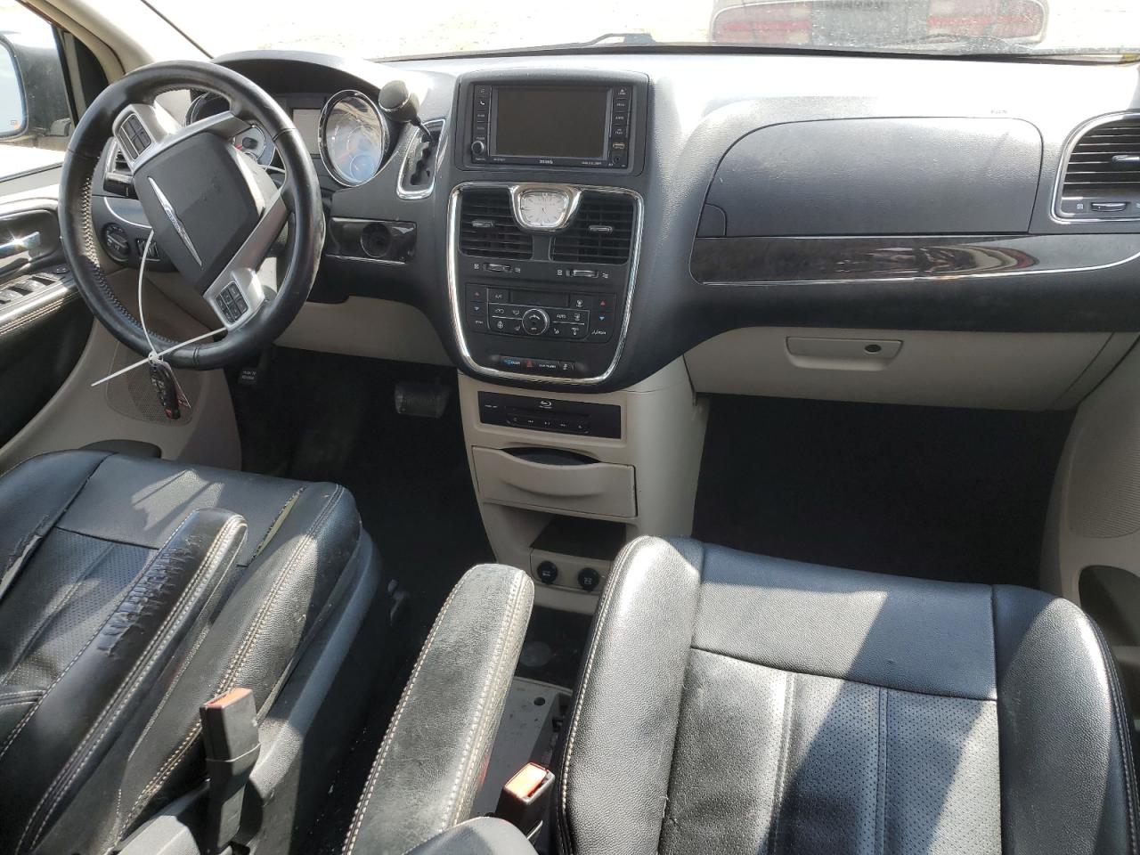 2014 Chrysler Town & Country - Image 8