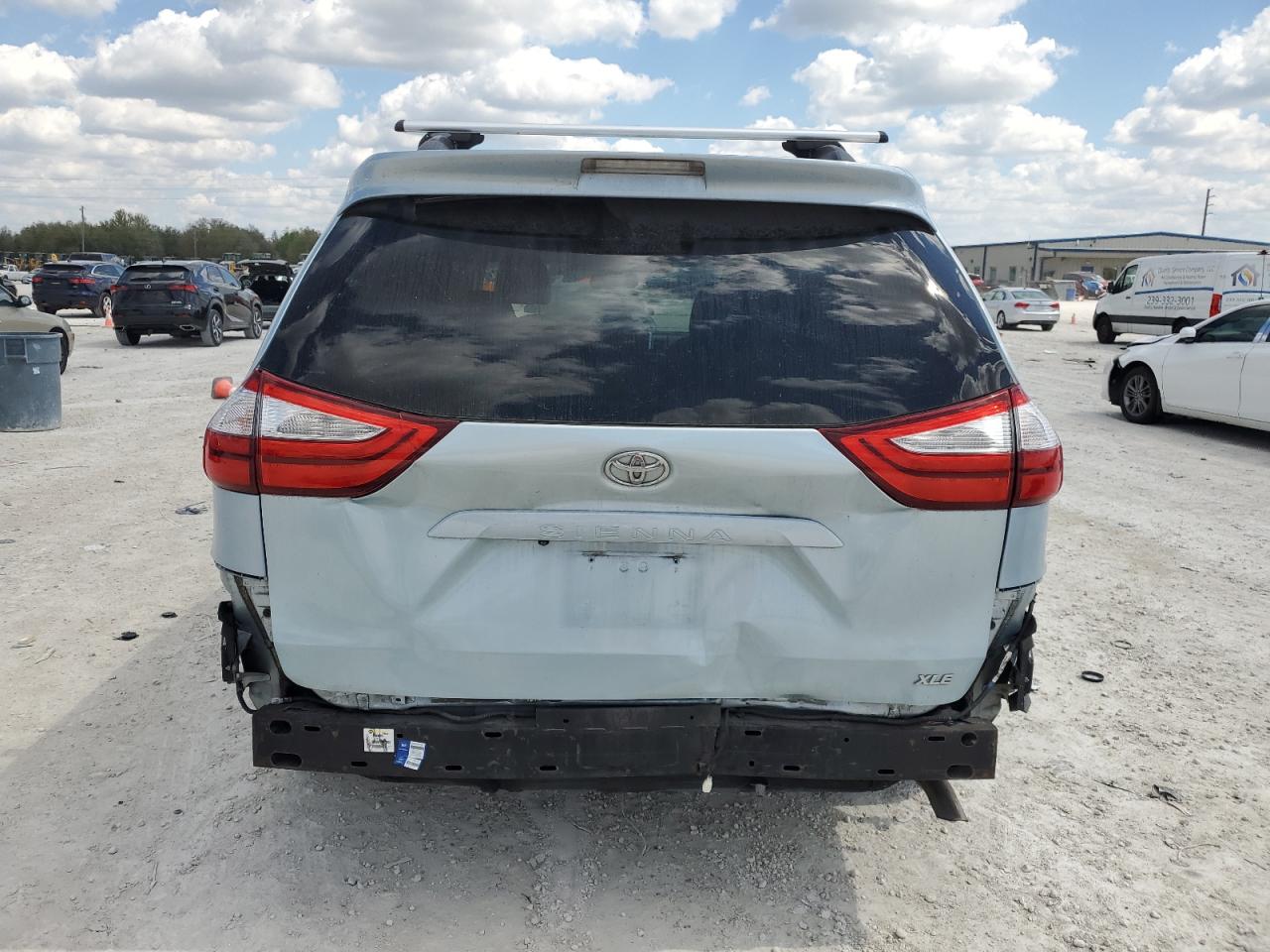 2016 Toyota Sienna - Image 6