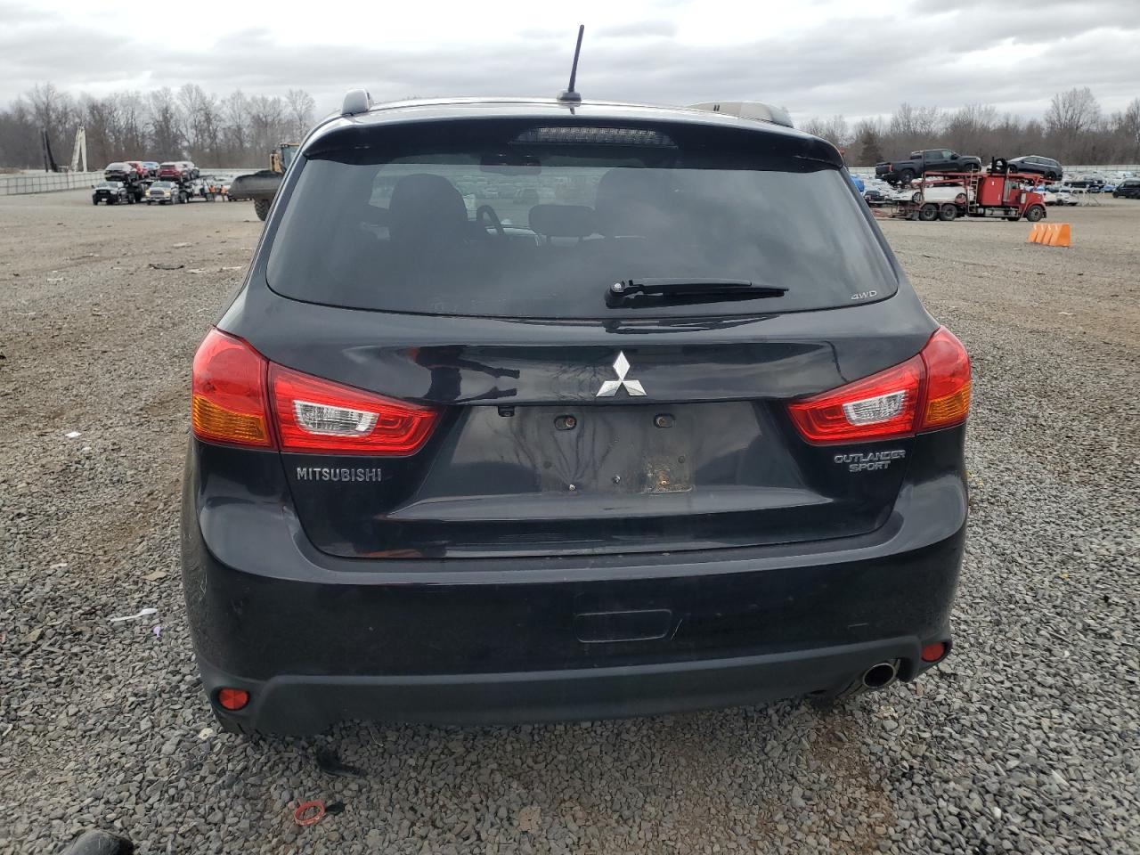 2015 Mitsubishi Outlander - Image 6
