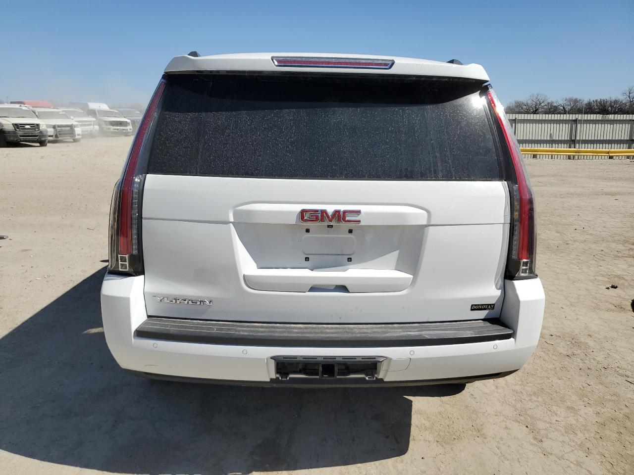 2015 GMC Yukon - Image 6