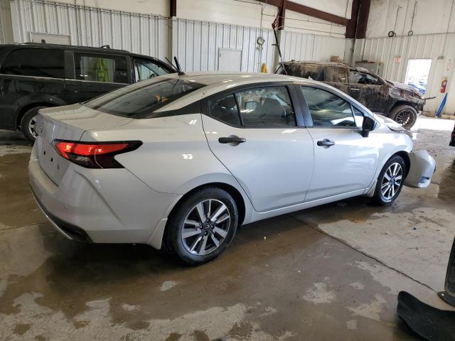  NISSAN VERSA 2023 Сріблястий