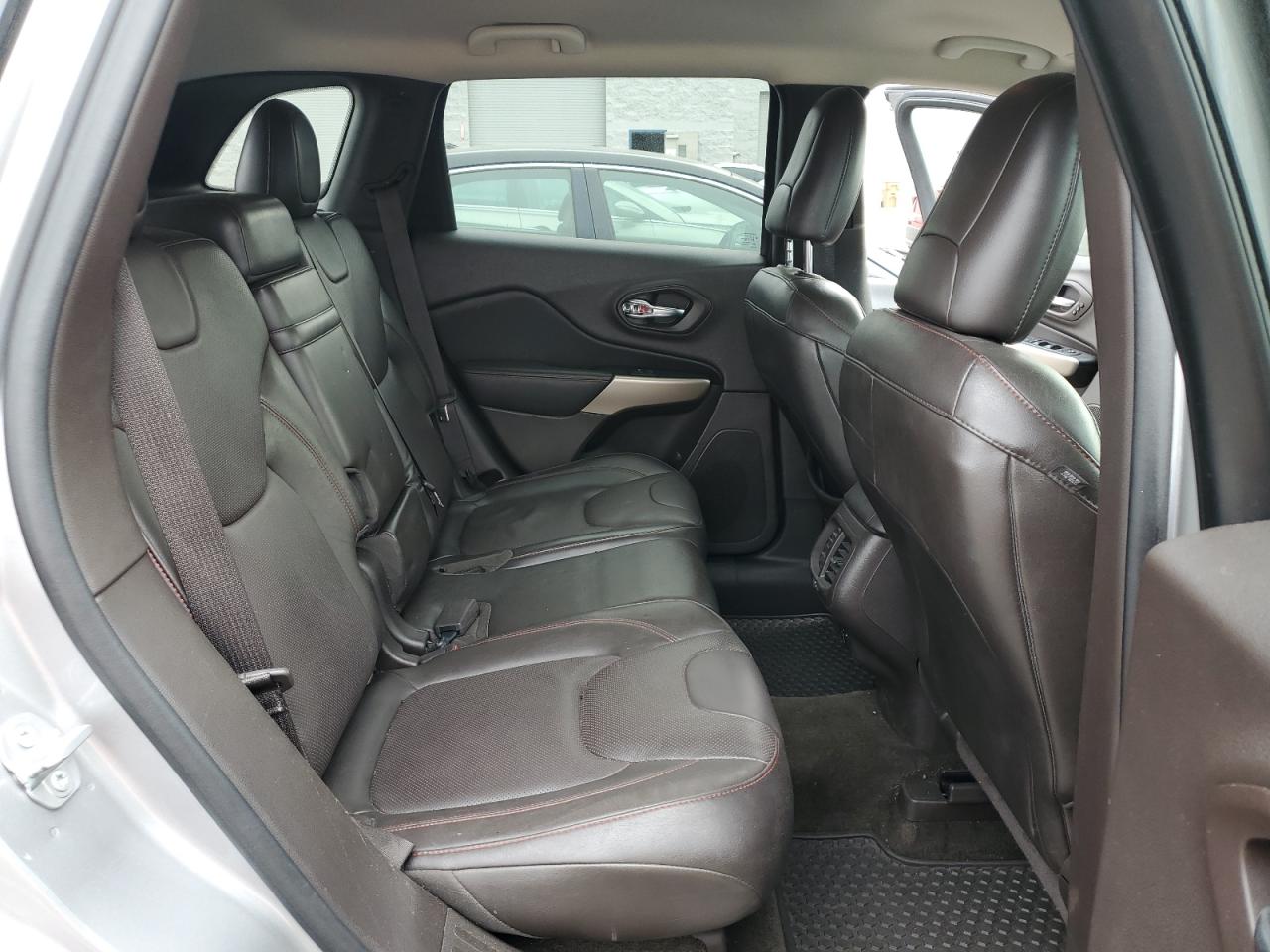 2018 Jeep Cherokee - Image 11