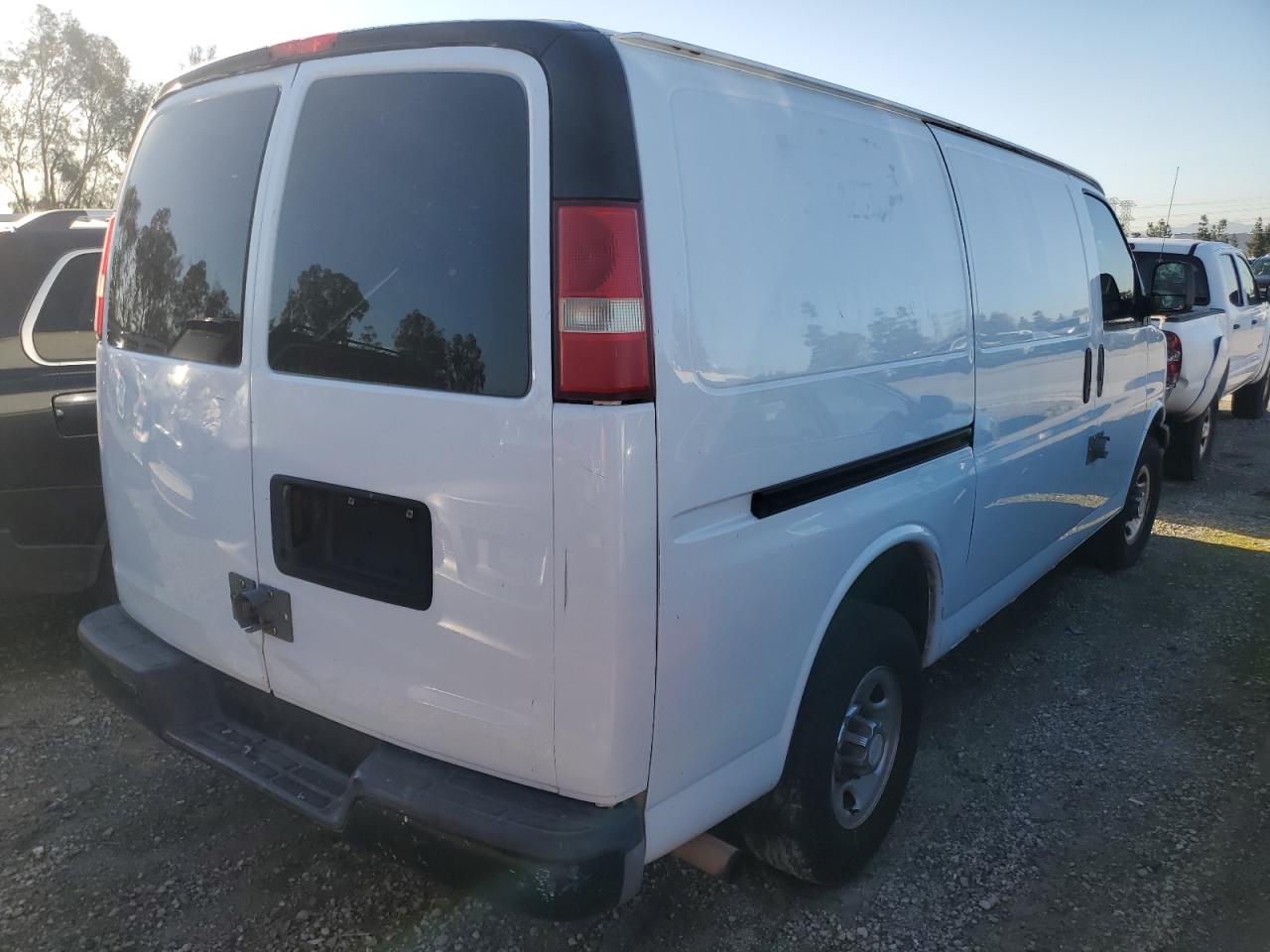 2011 Chevrolet Express - Image 3