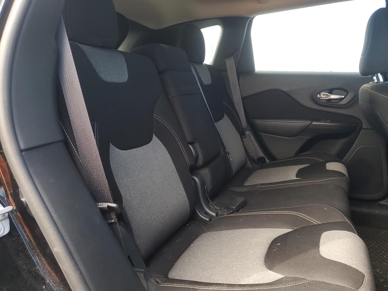 2014 Jeep Grand Cherokee - Image 11