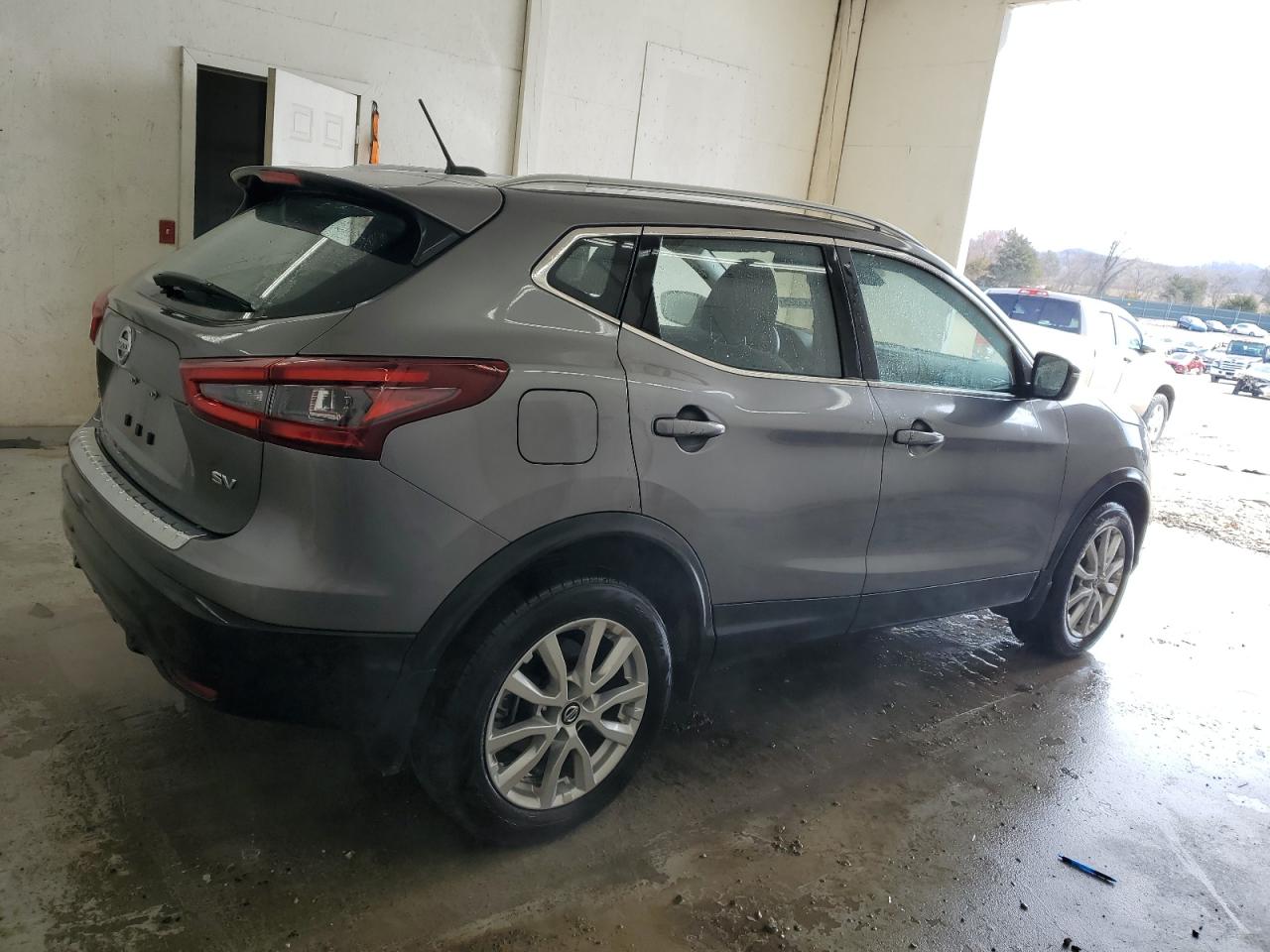 2021 Nissan Rogue - Image 3