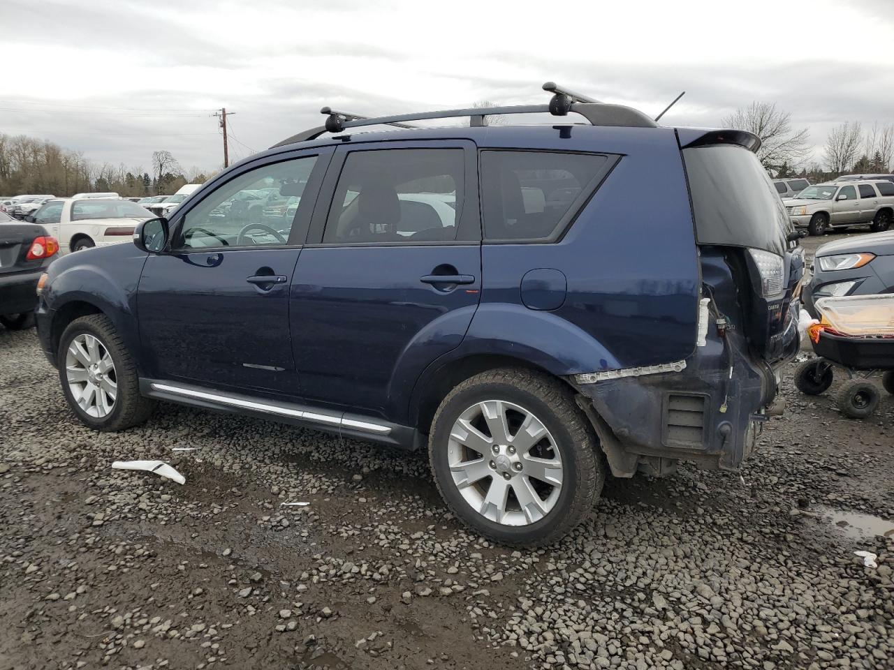 2013 Mitsubishi Outlander - Image 2