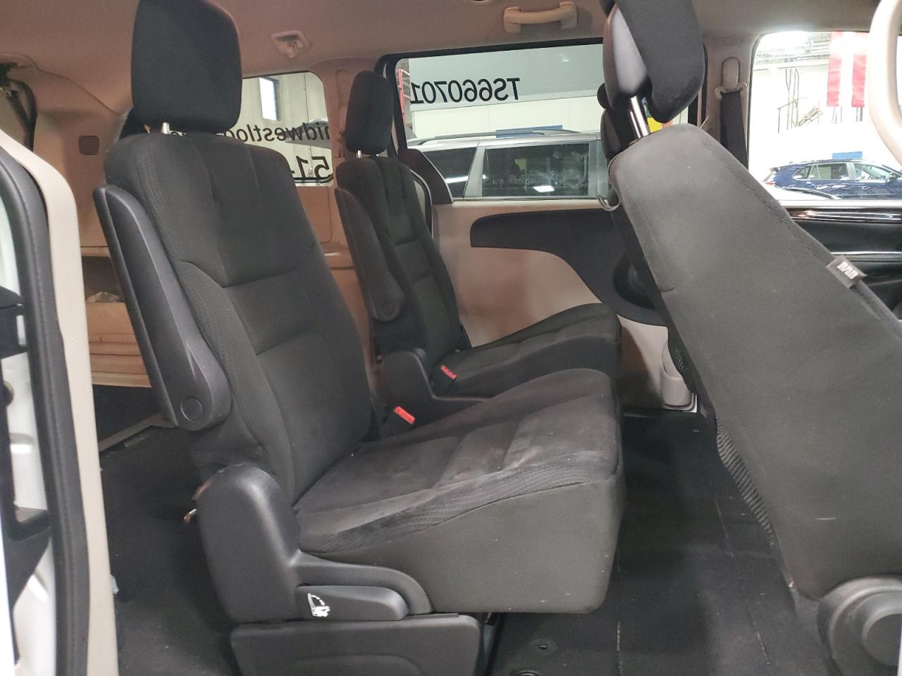 2015 Dodge Caravan - Image 11