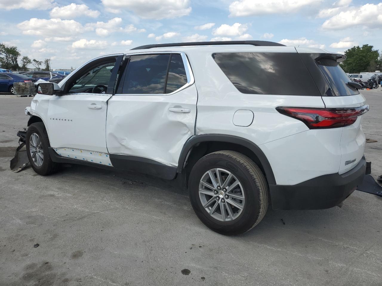 2022 Chevrolet Traverse - Image 2