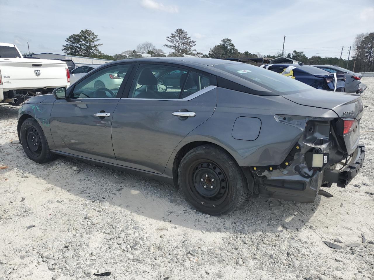 2024 Nissan Altima - Image 2