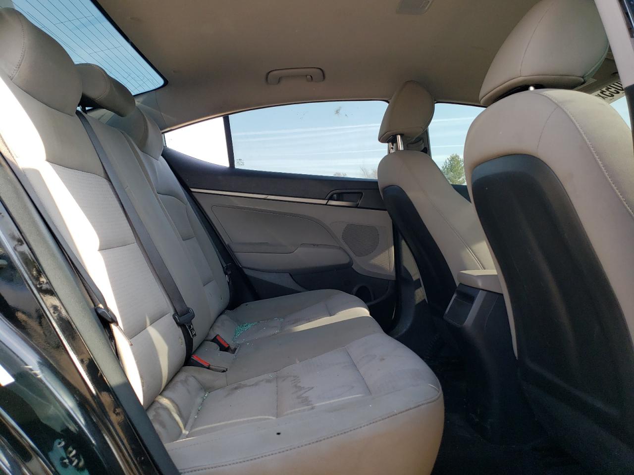 2017 Hyundai Elantra - Image 10