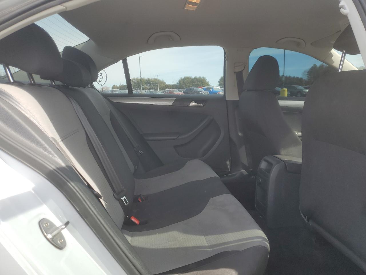 2017 Volkswagen Jetta - Image 10