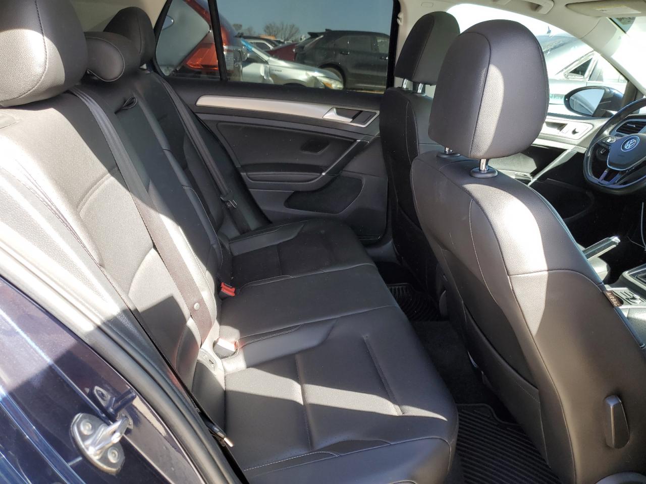 2017 Volkswagen Golf - Image 10