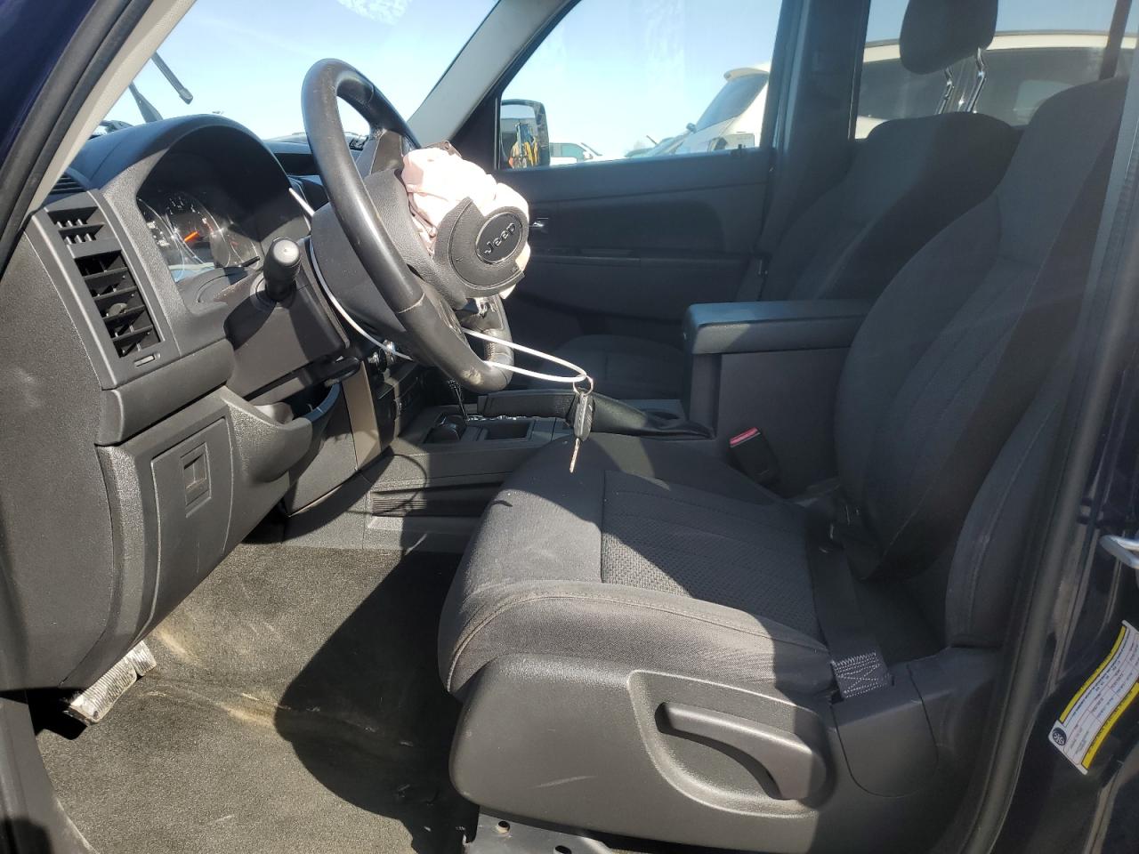 2012 Jeep Liberty (North America) - Image 7