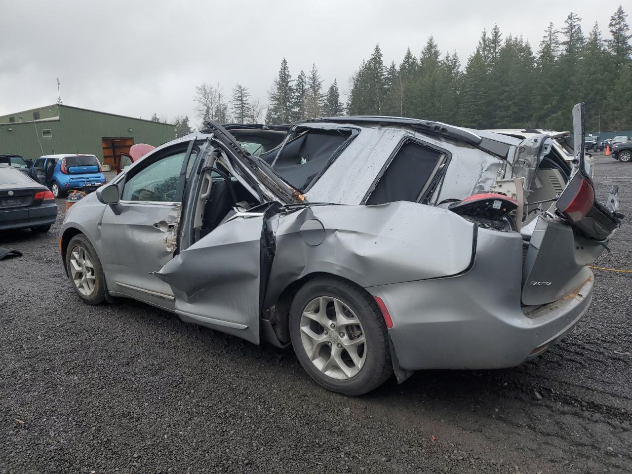 2018 Chrysler Pacifica - Image 2