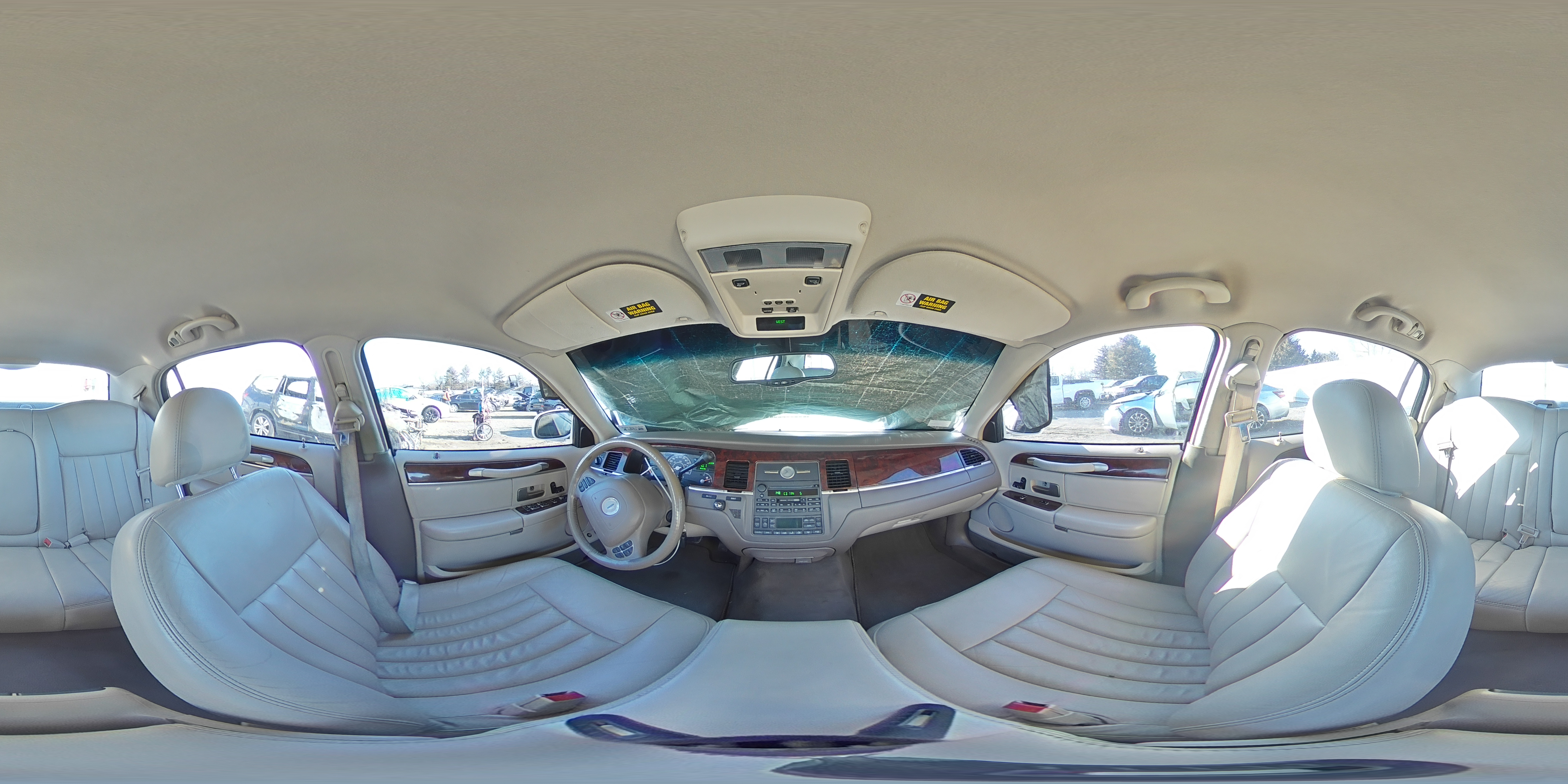2003 Lincoln Town Car - Image 13
