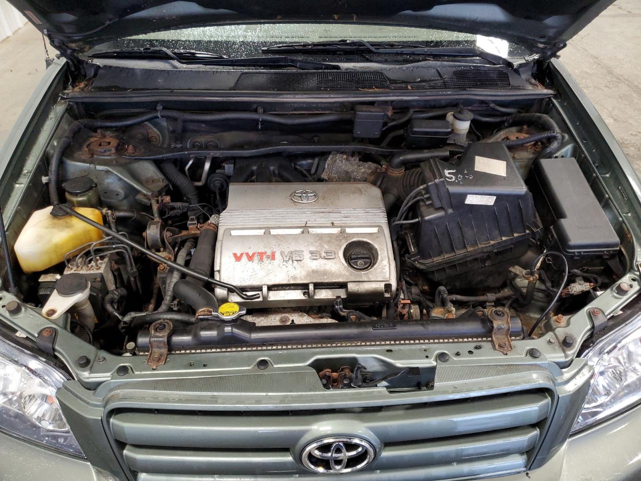 2005 Toyota Highlander - Image 12