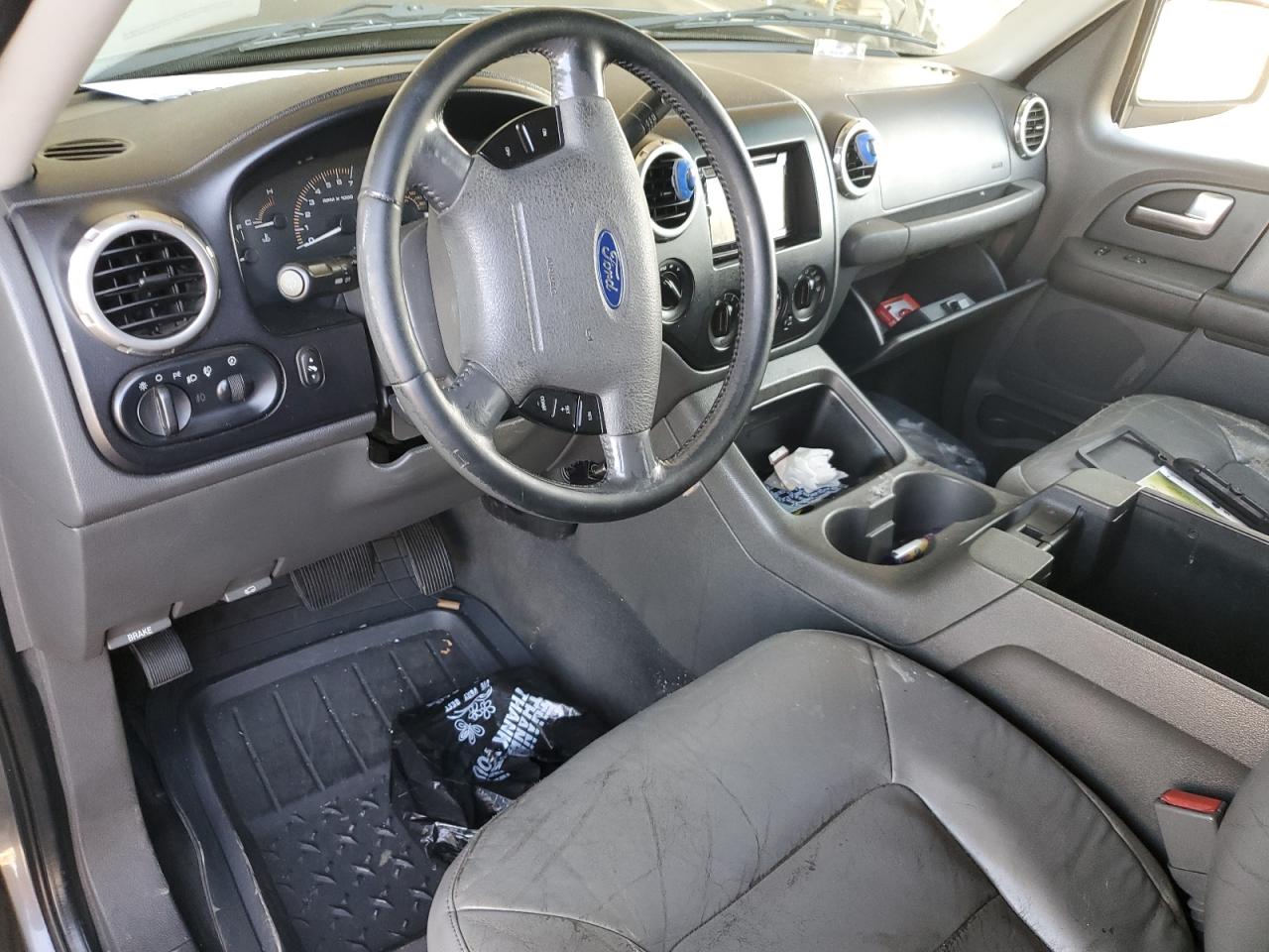 2003 Ford Expedition - Image 8