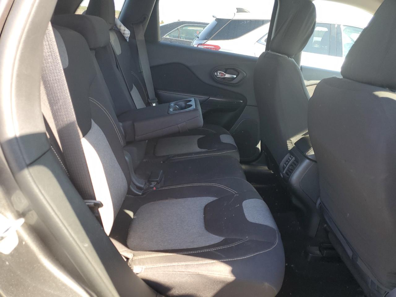 2014 Jeep Grand Cherokee - Image 10