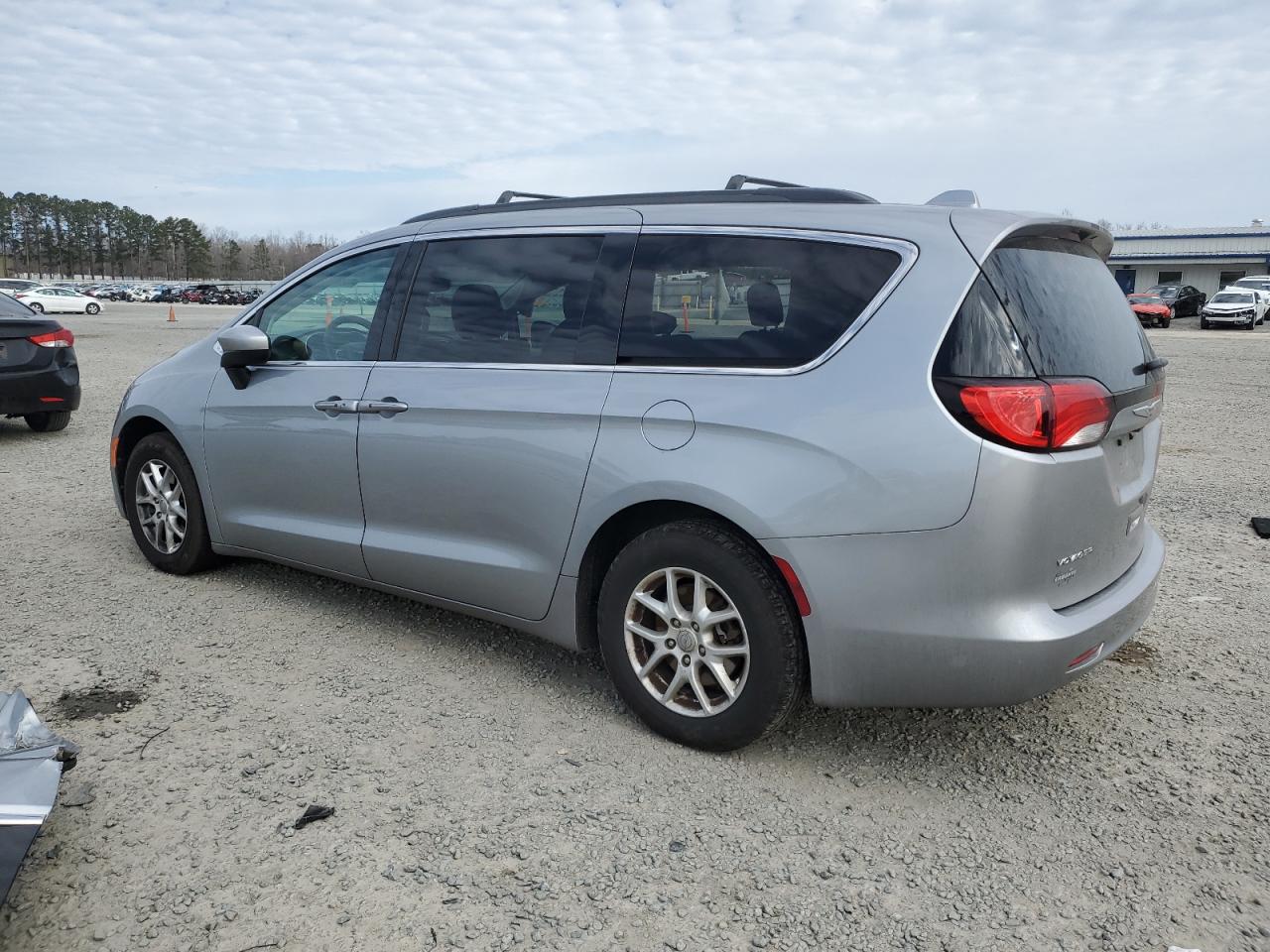 2020 Chrysler Voyager - Image 2