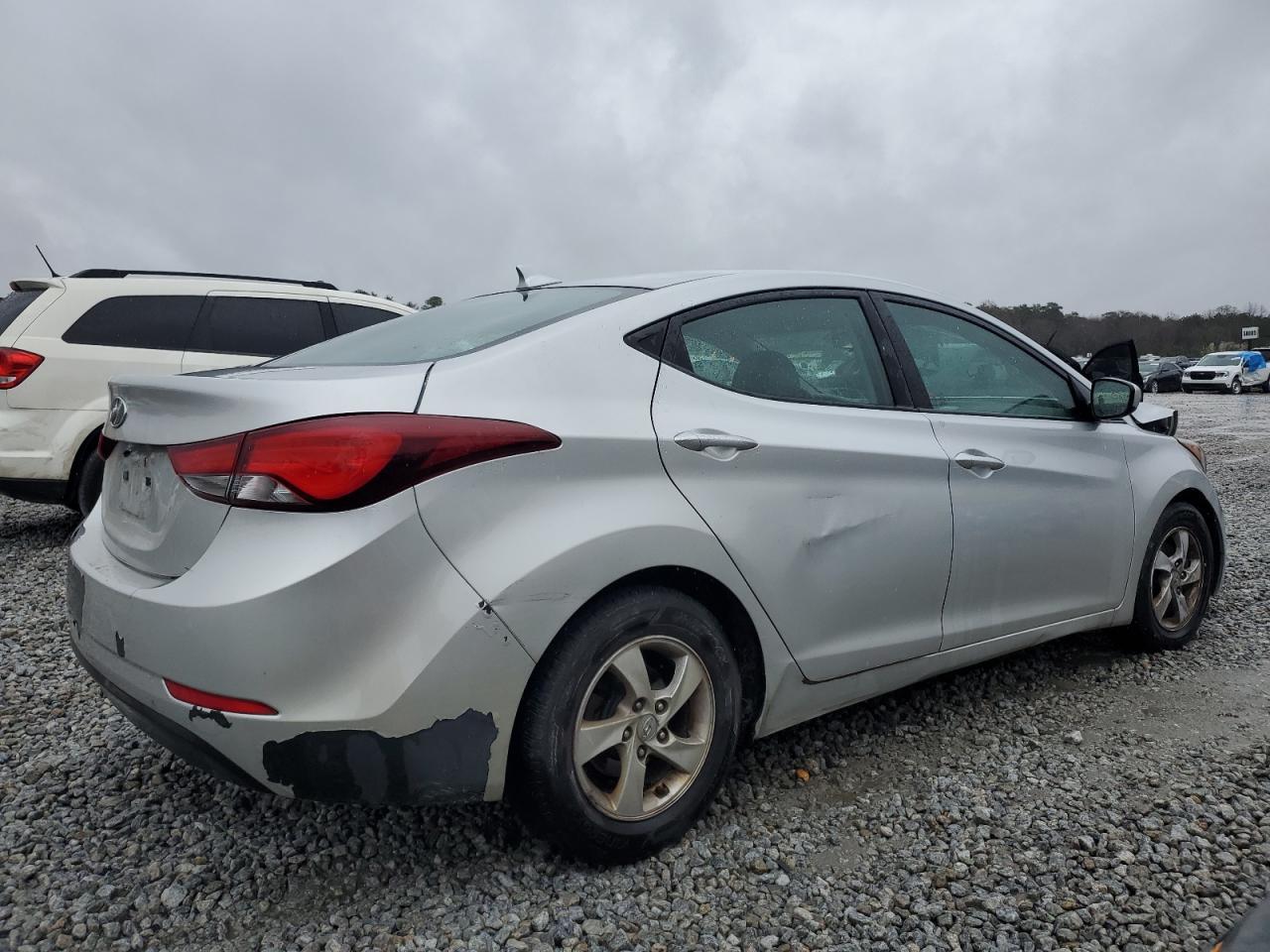 2015 Hyundai Elantra - Image 3