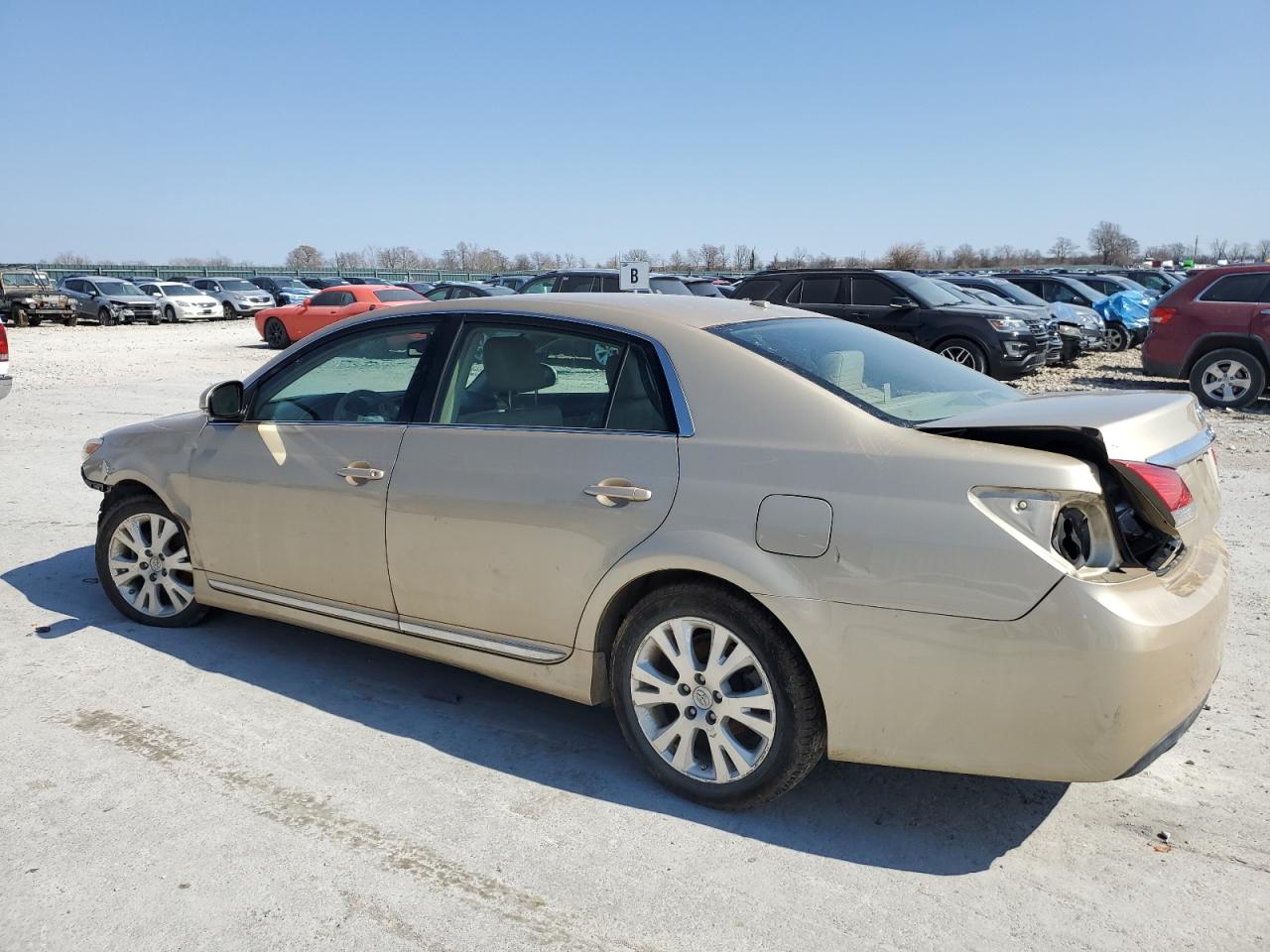 2011 Toyota Avalon - Image 2