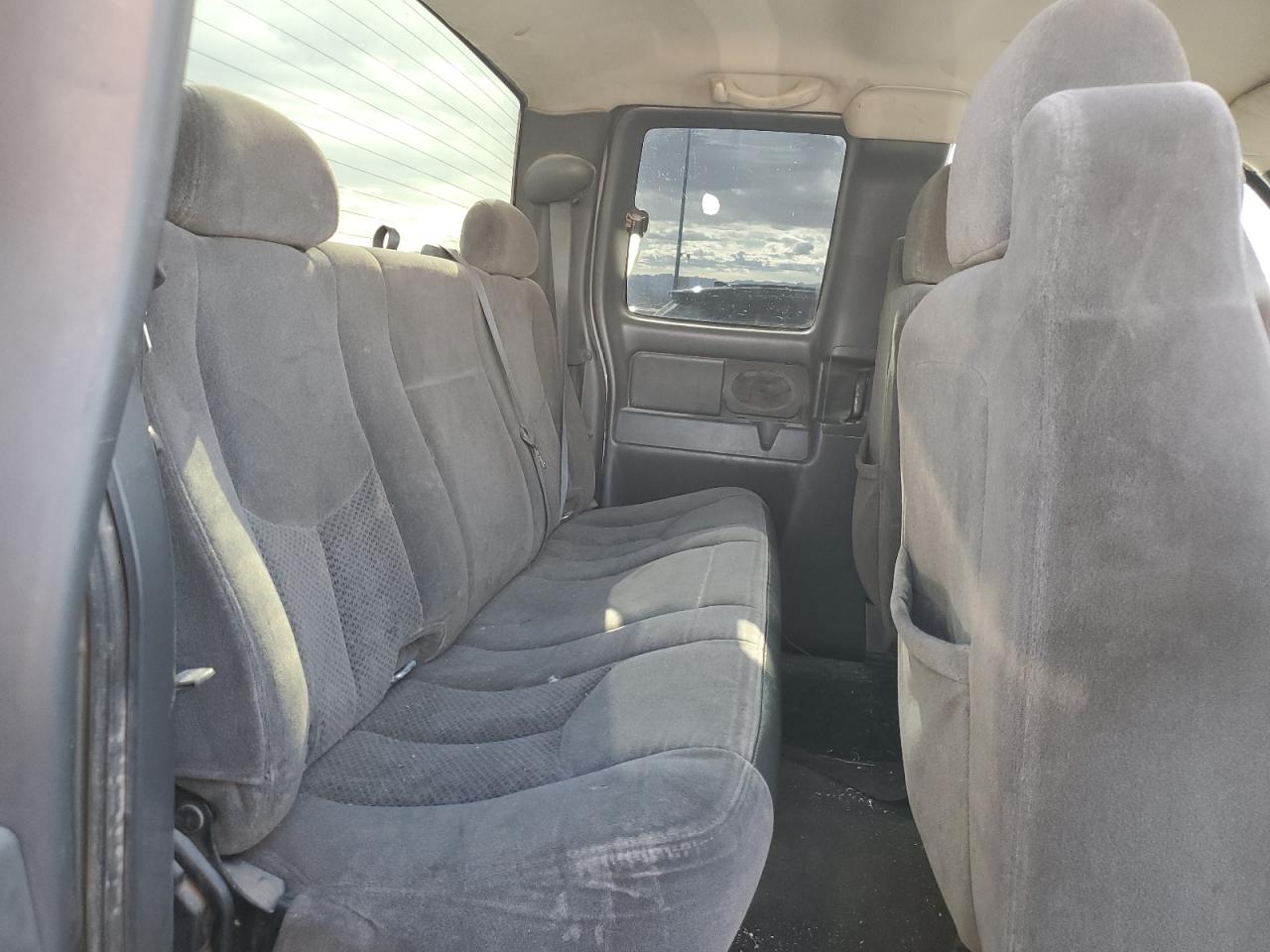 2006 Chevrolet Silverado - Image 10