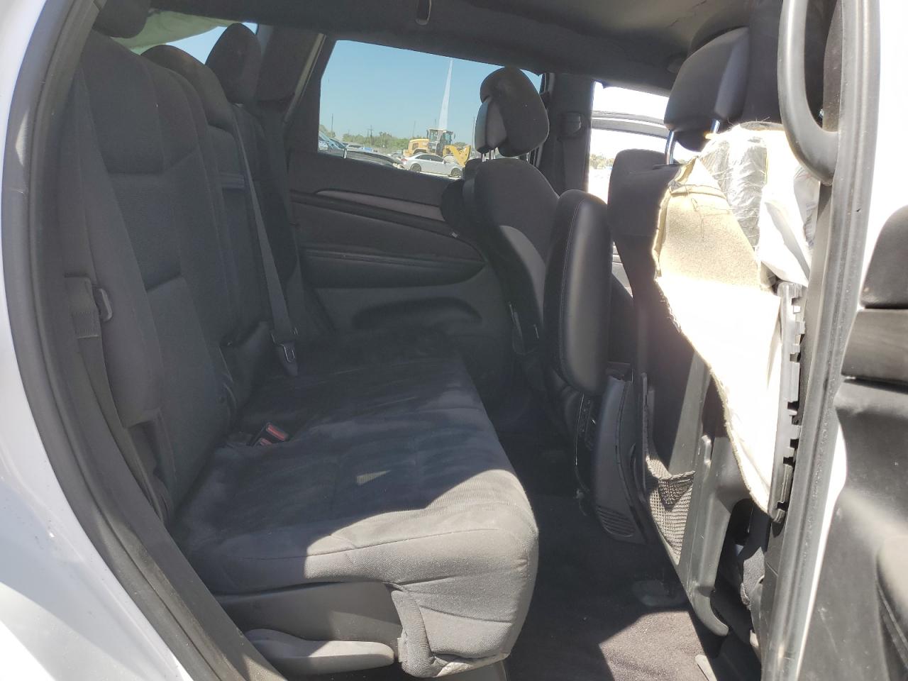 2017 Jeep Grand Cherokee - Image 12