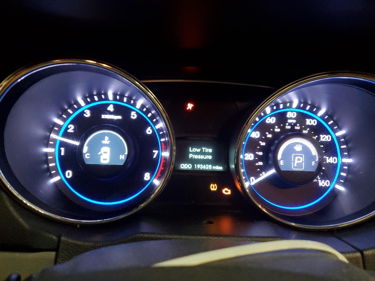 2012 Hyundai Sonata - Image 9