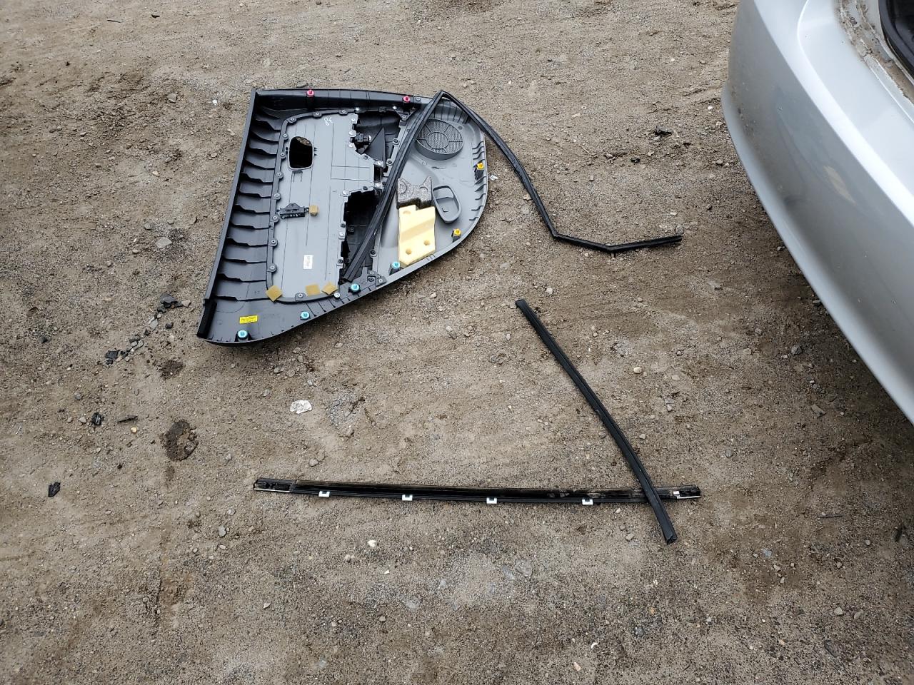 2010 Hyundai Elantra - Image 12