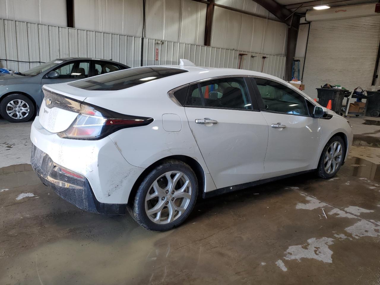 2018 Chevrolet Volt - Image 3