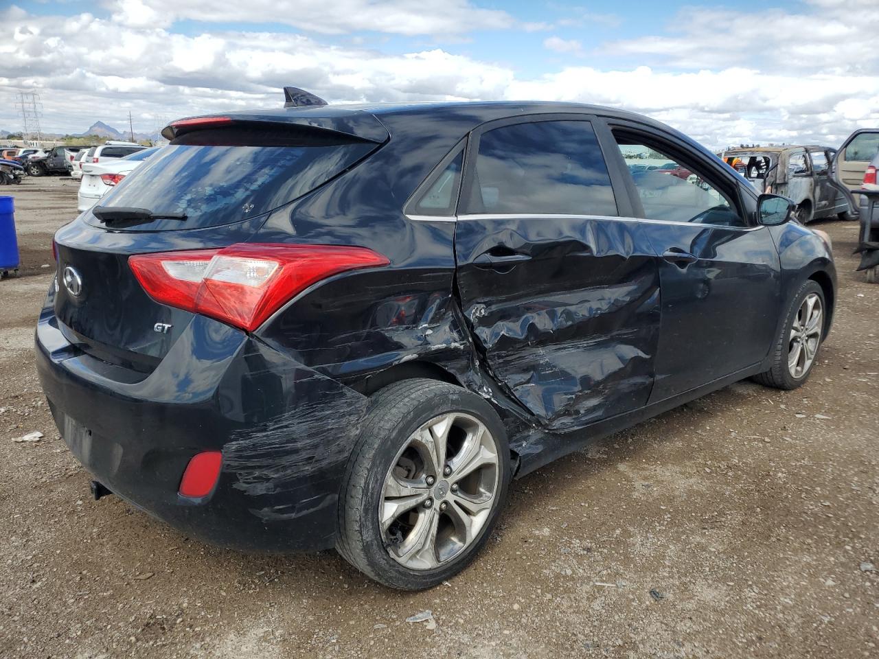 2013 Hyundai Elantra - Image 3