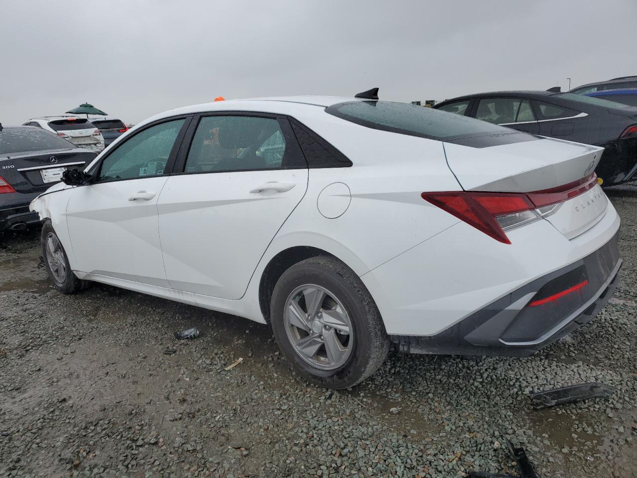 2024 Hyundai Elantra - Image 2