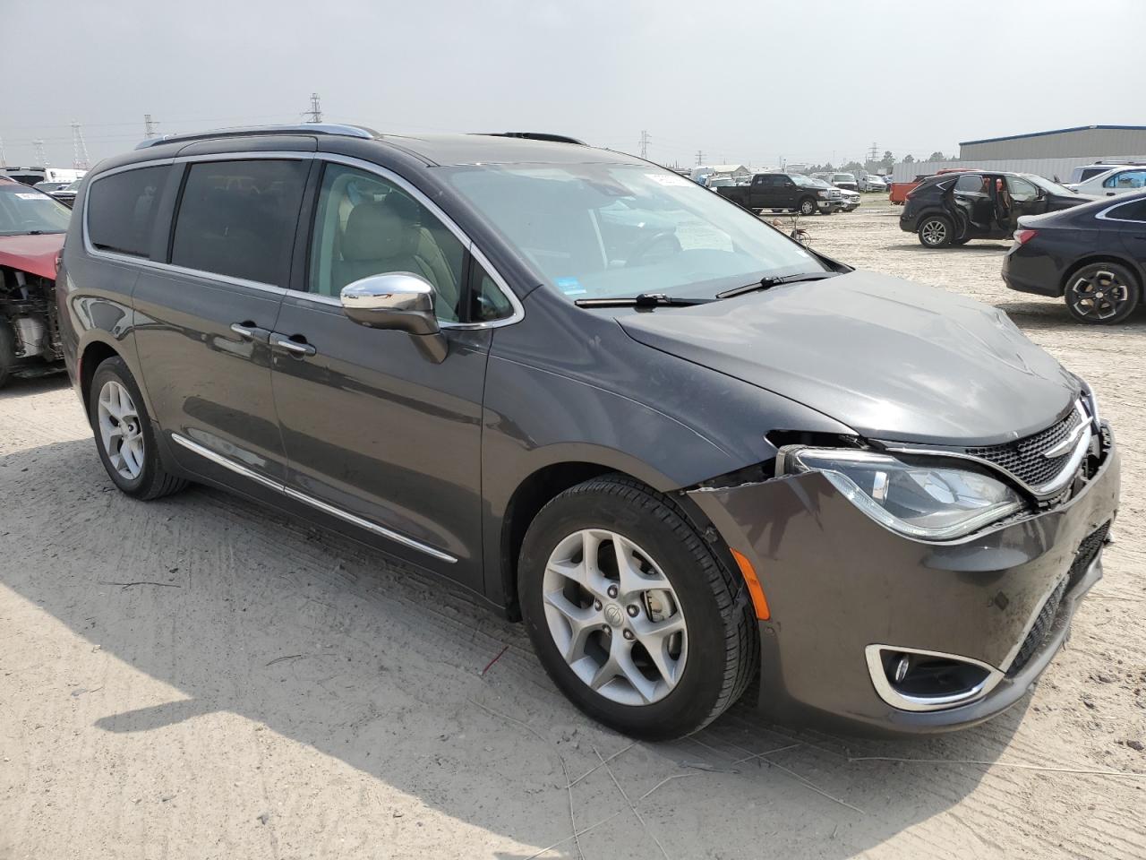 2020 Chrysler Pacifica - Image 4